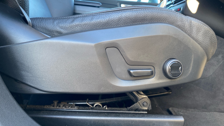 Volvo Xc60 2.0 B4D Momentum 5dr Geartronic Diesel Estate